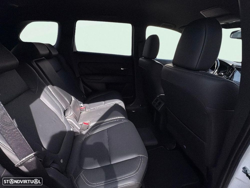 Mitsubishi Outlander - 16