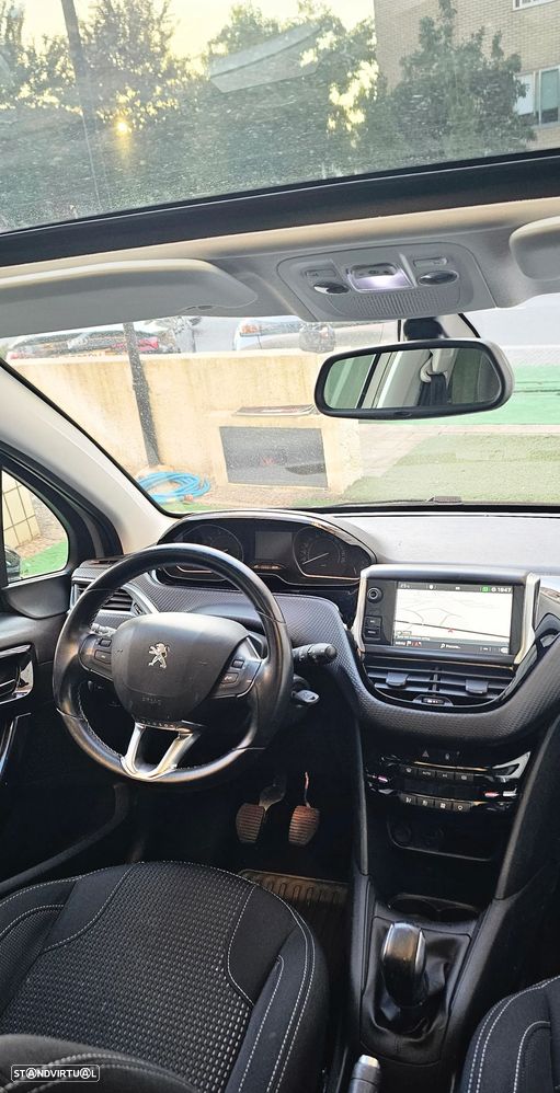 Peugeot 208 PureTech 82 Stop & Start Signature - 5