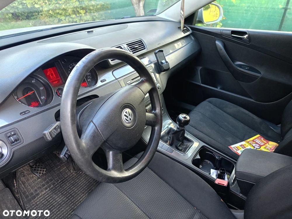 Volkswagen Passat 1.9 TDI Comfortline - 10