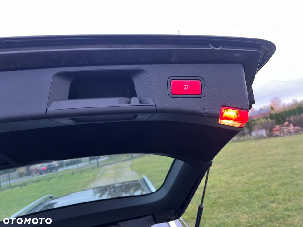 Mercedes-Benz Klasa E 220 T CDI DPF BlueEFFICIENCY Automatik Avantgarde - 20