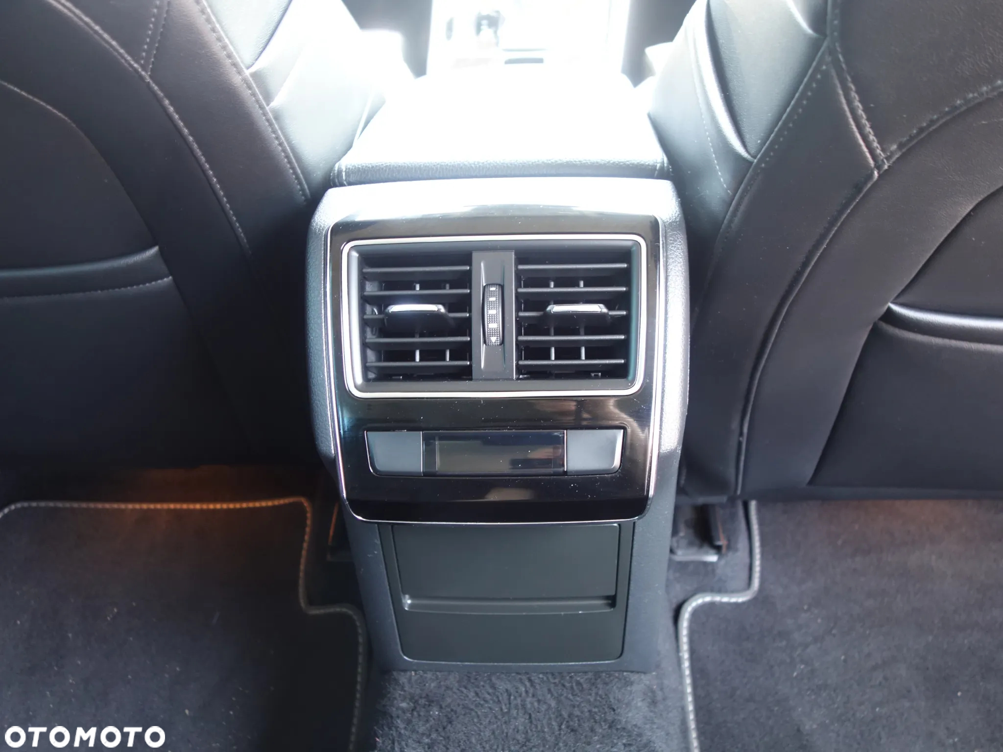 Skoda Superb Combi 2.0 TDI DSG Ambition - 13