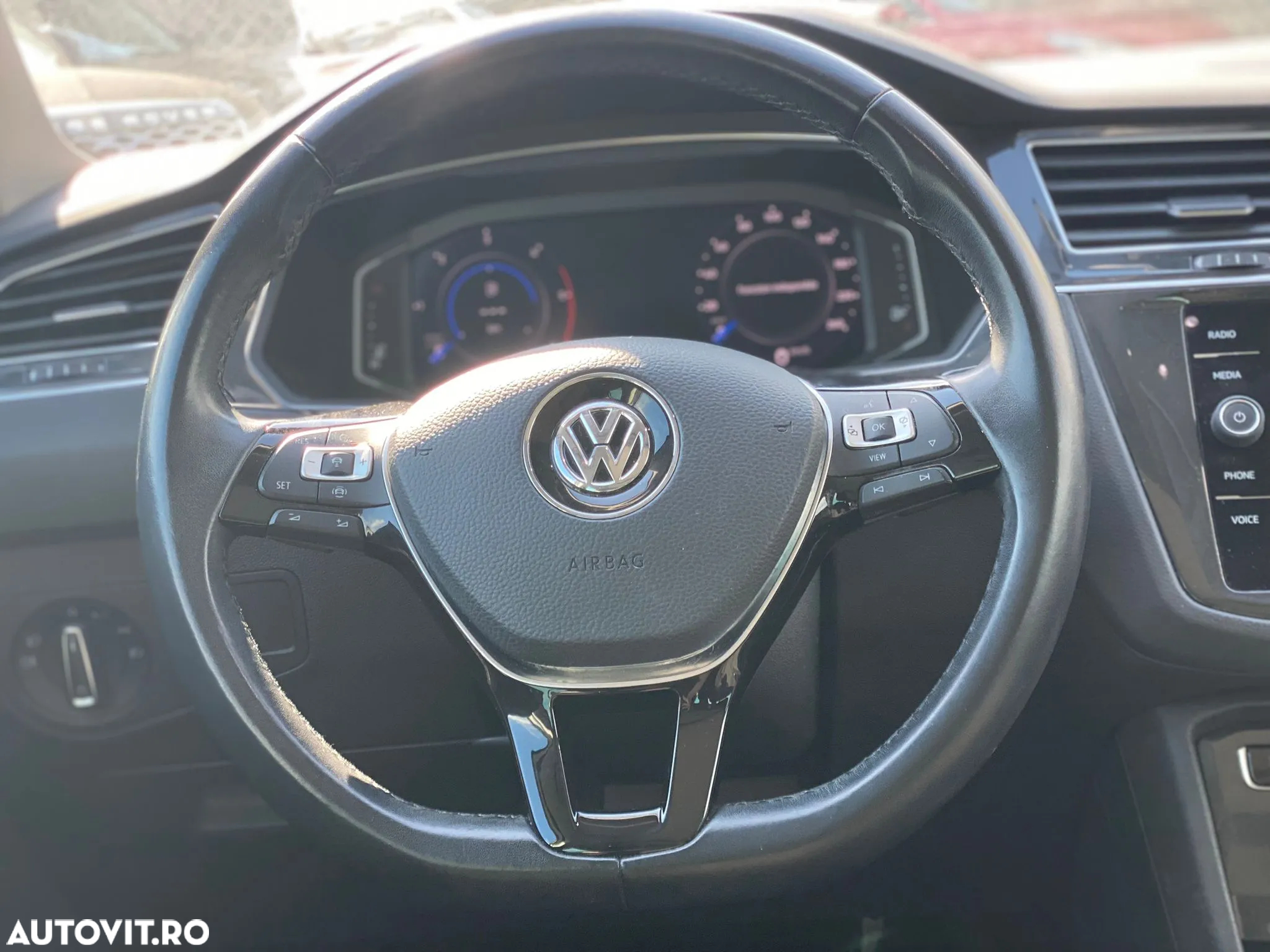Volkswagen Tiguan - 11