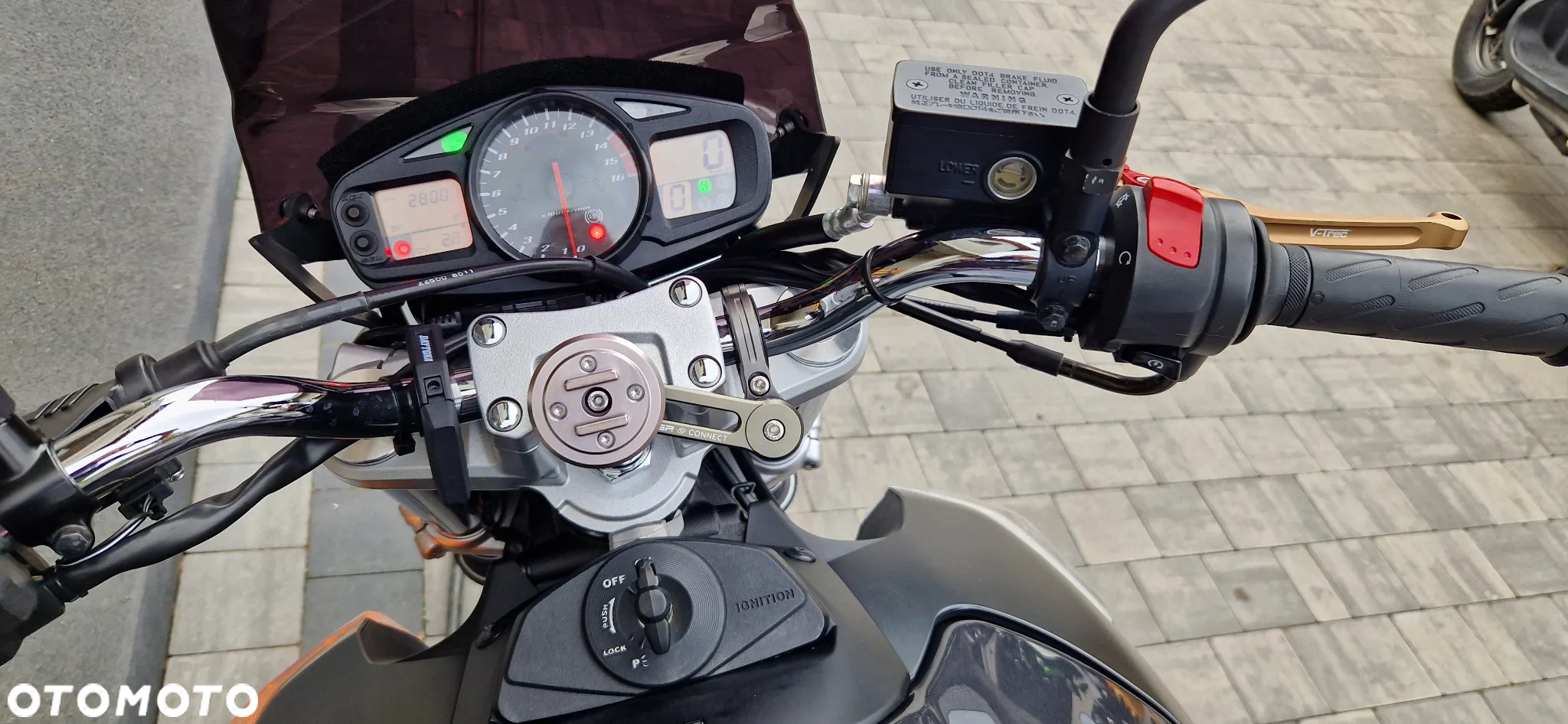 Suzuki GSR - 22