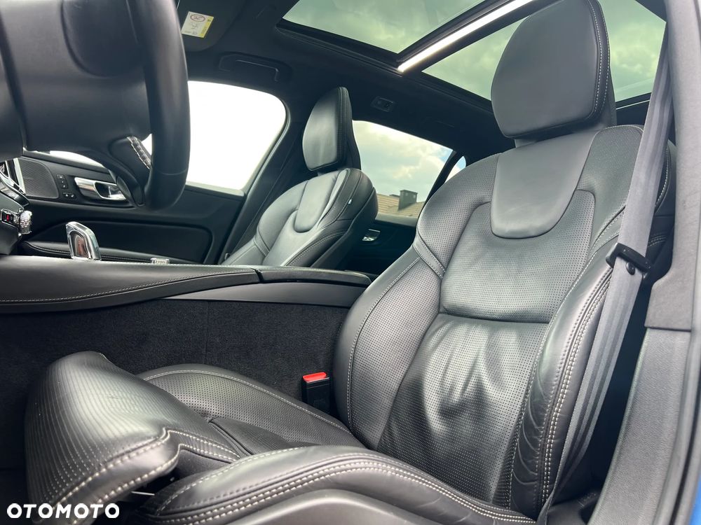 Volvo V60 T8 AWD Twin Engine Geartronic R-Design - 29