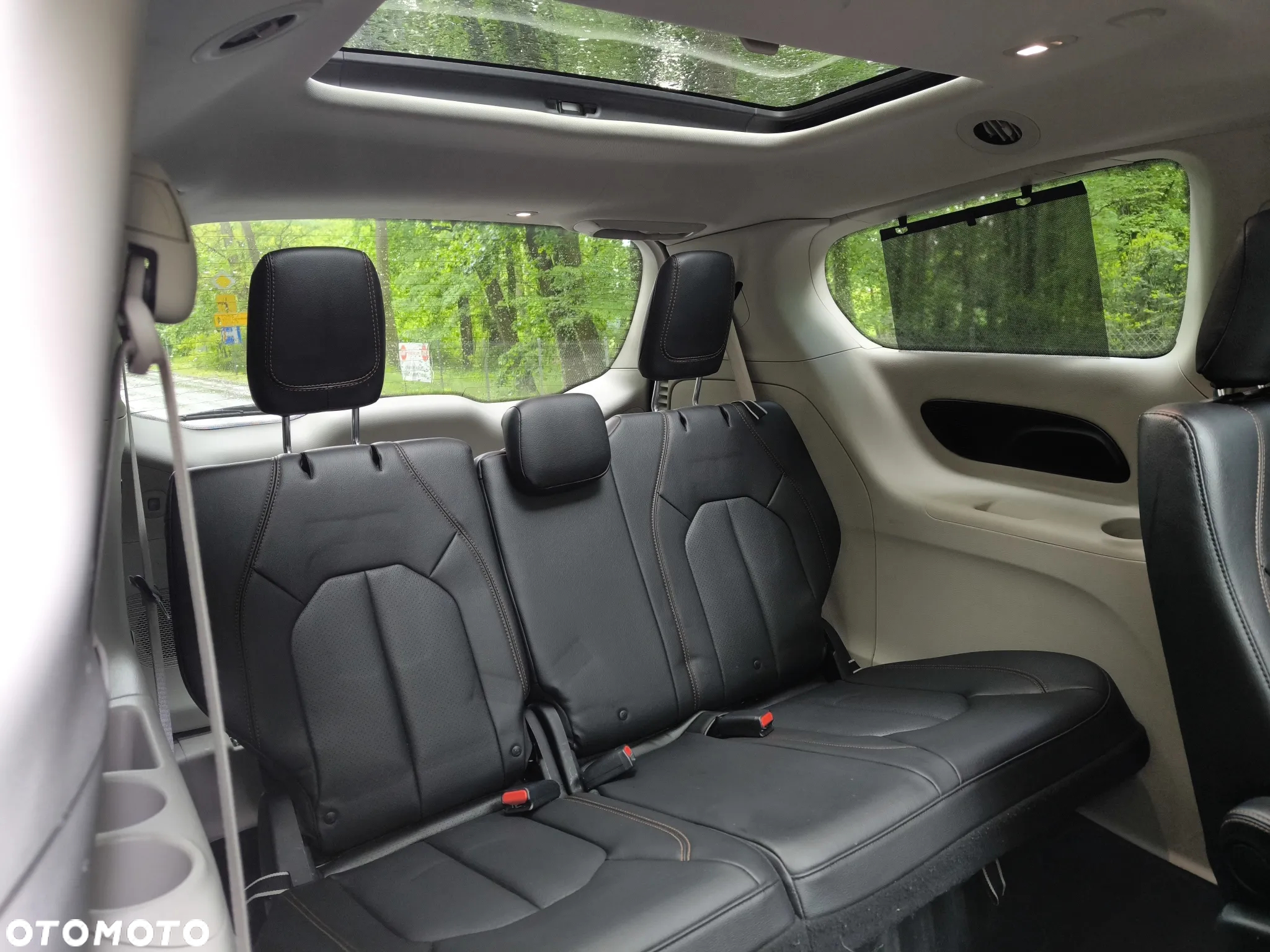 Chrysler Pacifica - 12