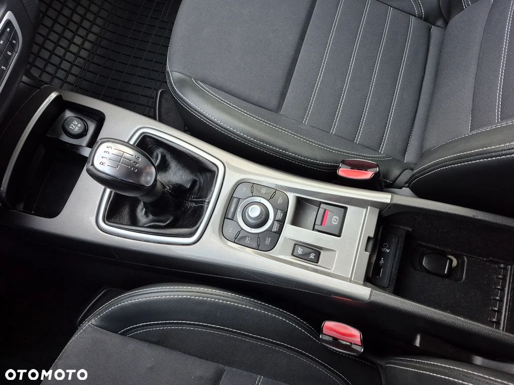 Renault Laguna dCi 110 FAP Bose Edition - 23