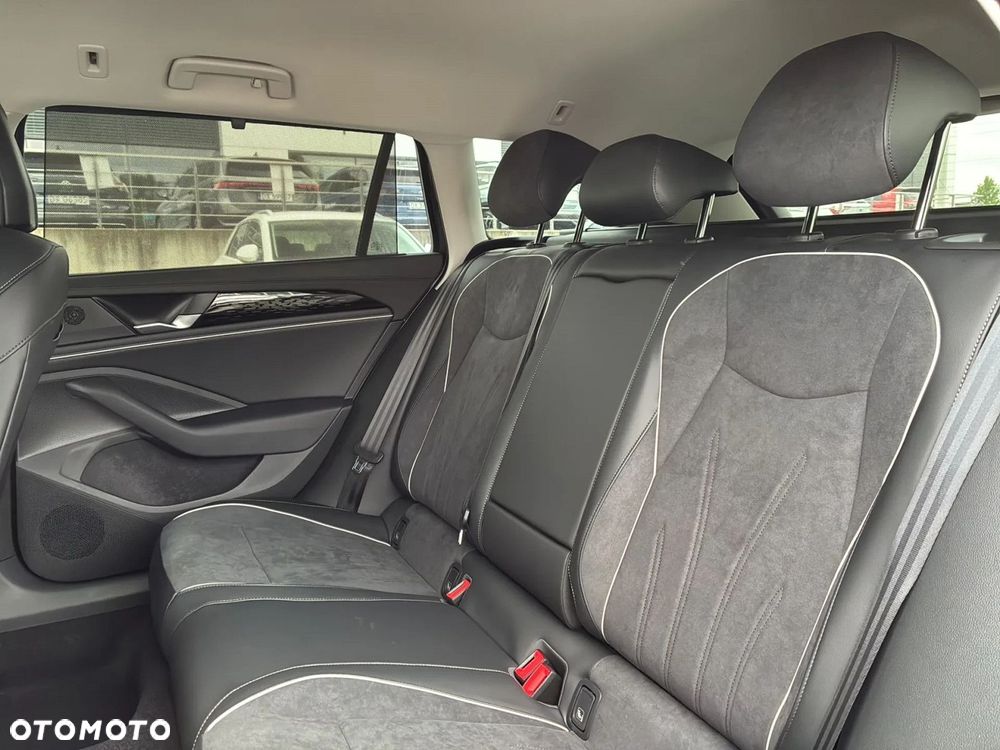 Volkswagen Passat - 8