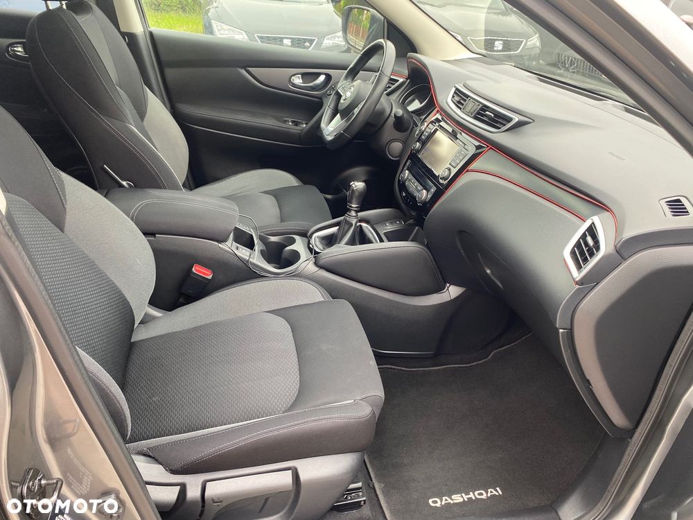 Nissan Qashqai 1.6 DIG-T N-Connecta - 24