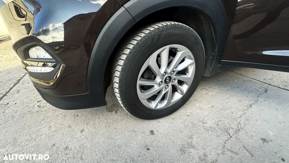 Hyundai Tucson 2.0 CRDI 4WD Automatik Advantage - 23