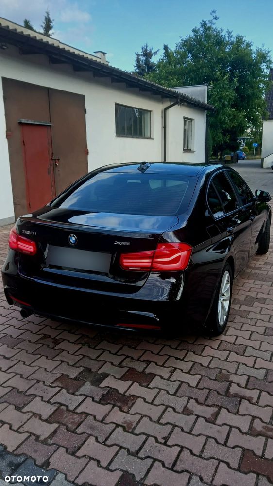 BMW Seria 3 320i xDrive Edition M Sport Shadow - 4