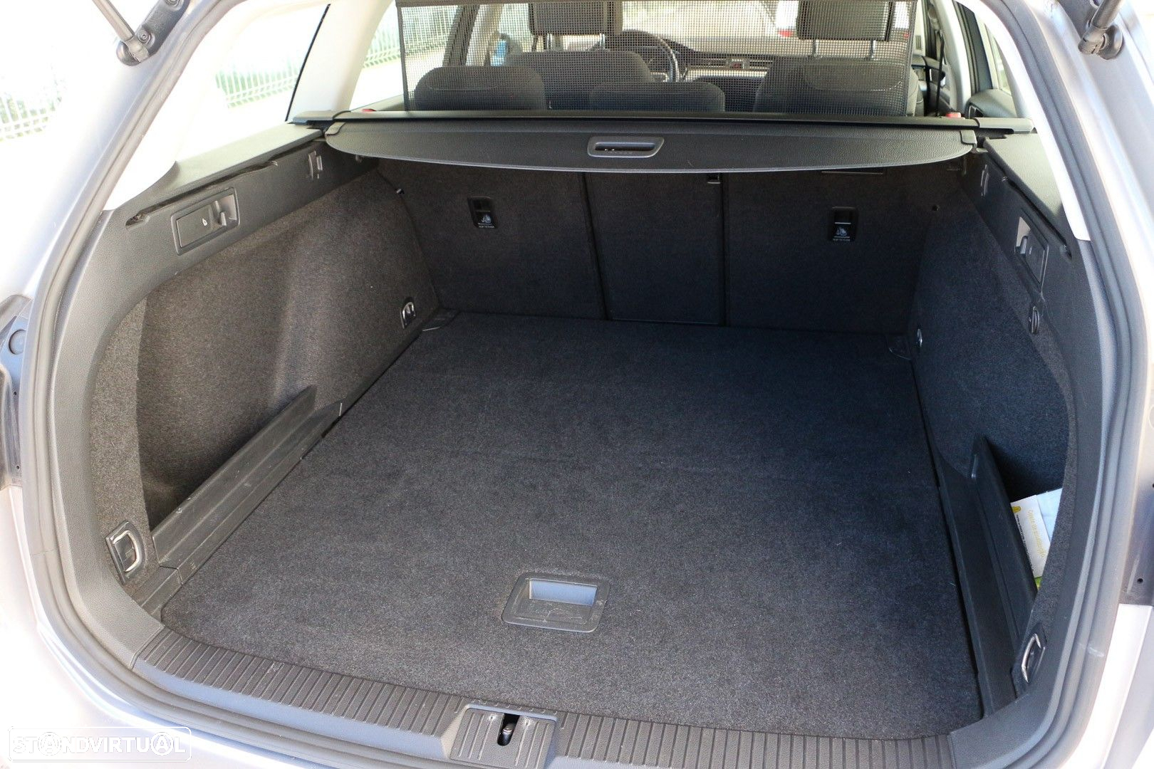 VW Passat Variant 2.0 TDi Elegance DSG - 13