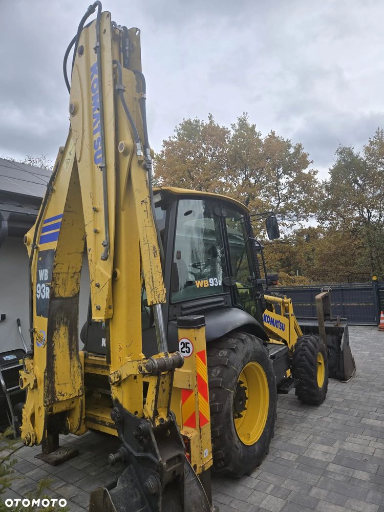 Komatsu WB93R - 3