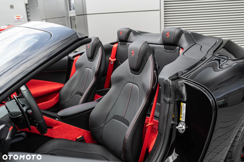 Ferrari Roma Spider - 21