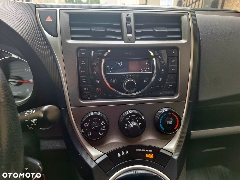 Toyota Verso S - 29
