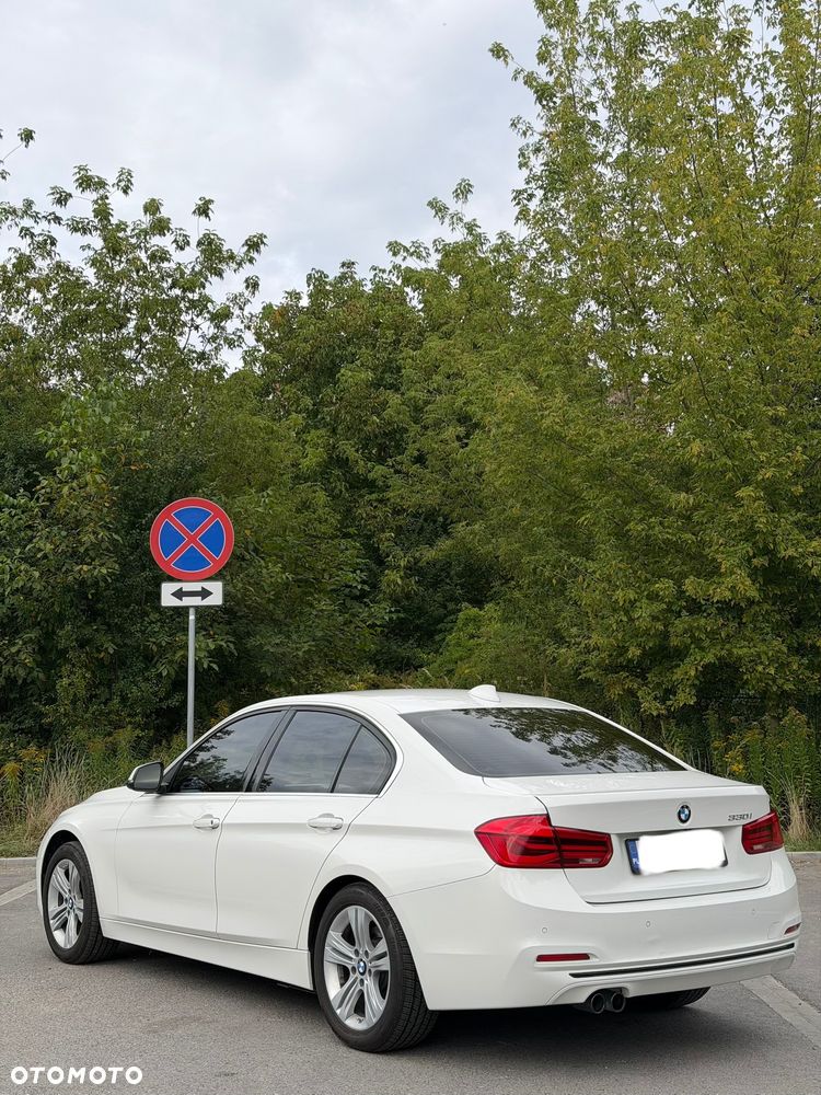 BMW Seria 3 330i - 3