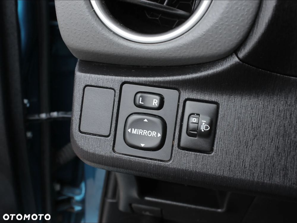 Toyota Yaris 1.33 VVT-i Executive - 24