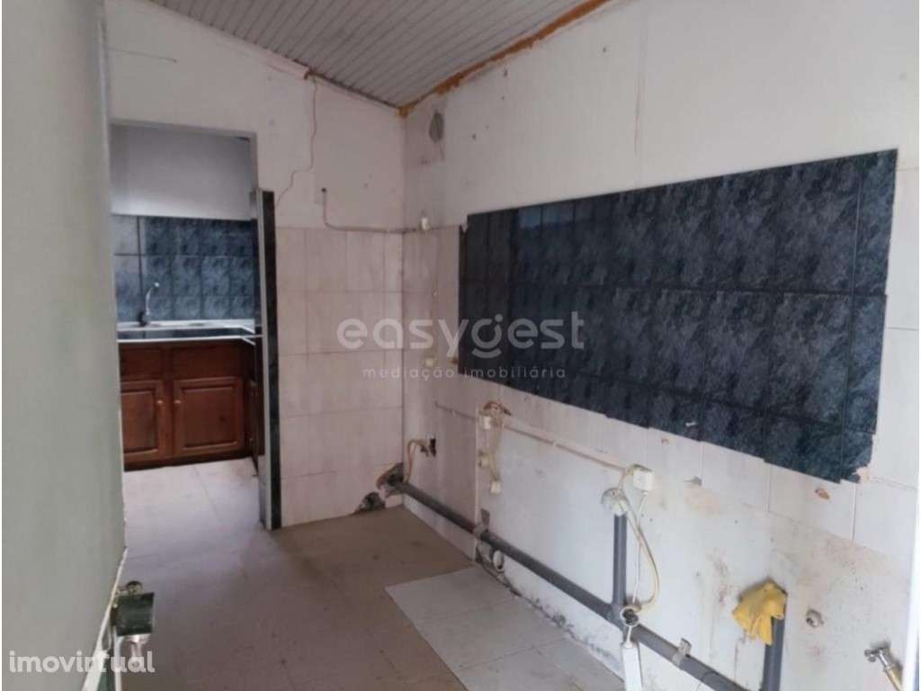 Moradia T4 isolada com amplo quintal e possibilidade de garagem - Grande imagem: 3/10