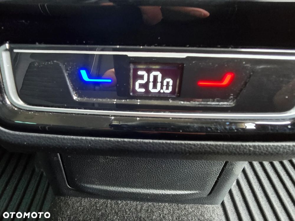 Volkswagen Passat 2.0 TDI SCR DSG 4Motion Elegance - 25