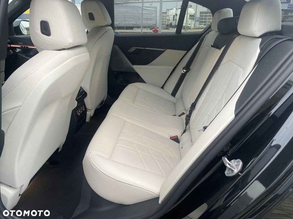 BMW Seria 5 520d xDrive mHEV M Sport - 9