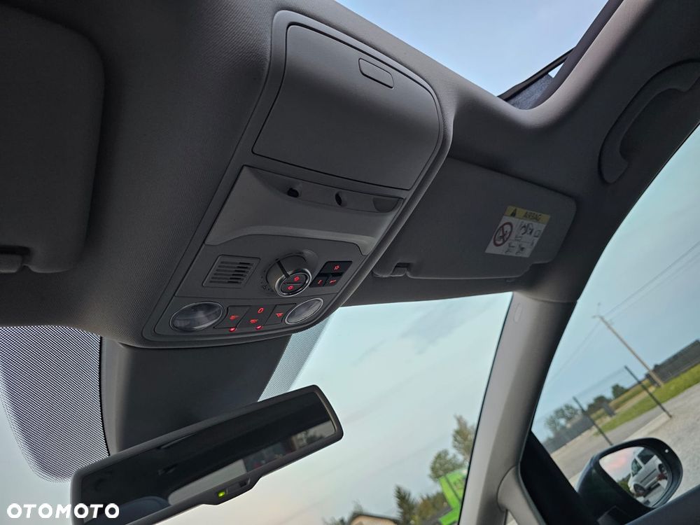 Volkswagen Touran 2.0 TDI DPF Highline - 27