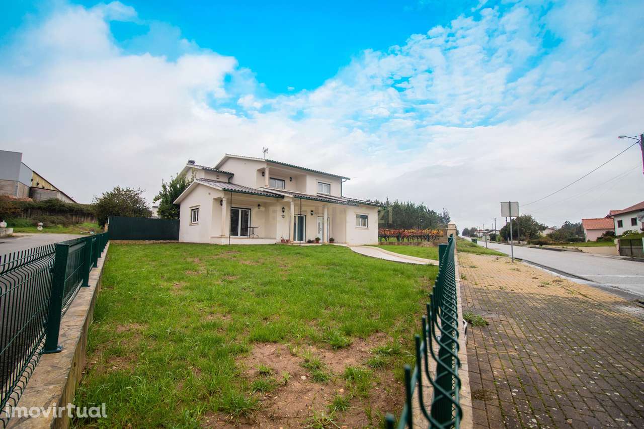 Moradia T4 a poucos minutos do centro de Soure - Grande imagem: 2/60