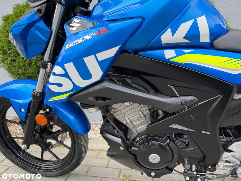 Suzuki GSX - 28