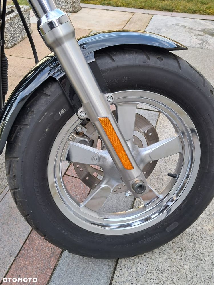 Harley-Davidson Sportster Custom 1200C - 11