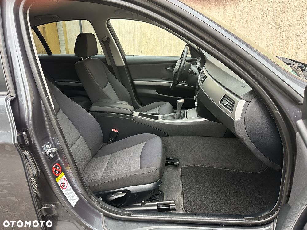 BMW Seria 3 320i - 24