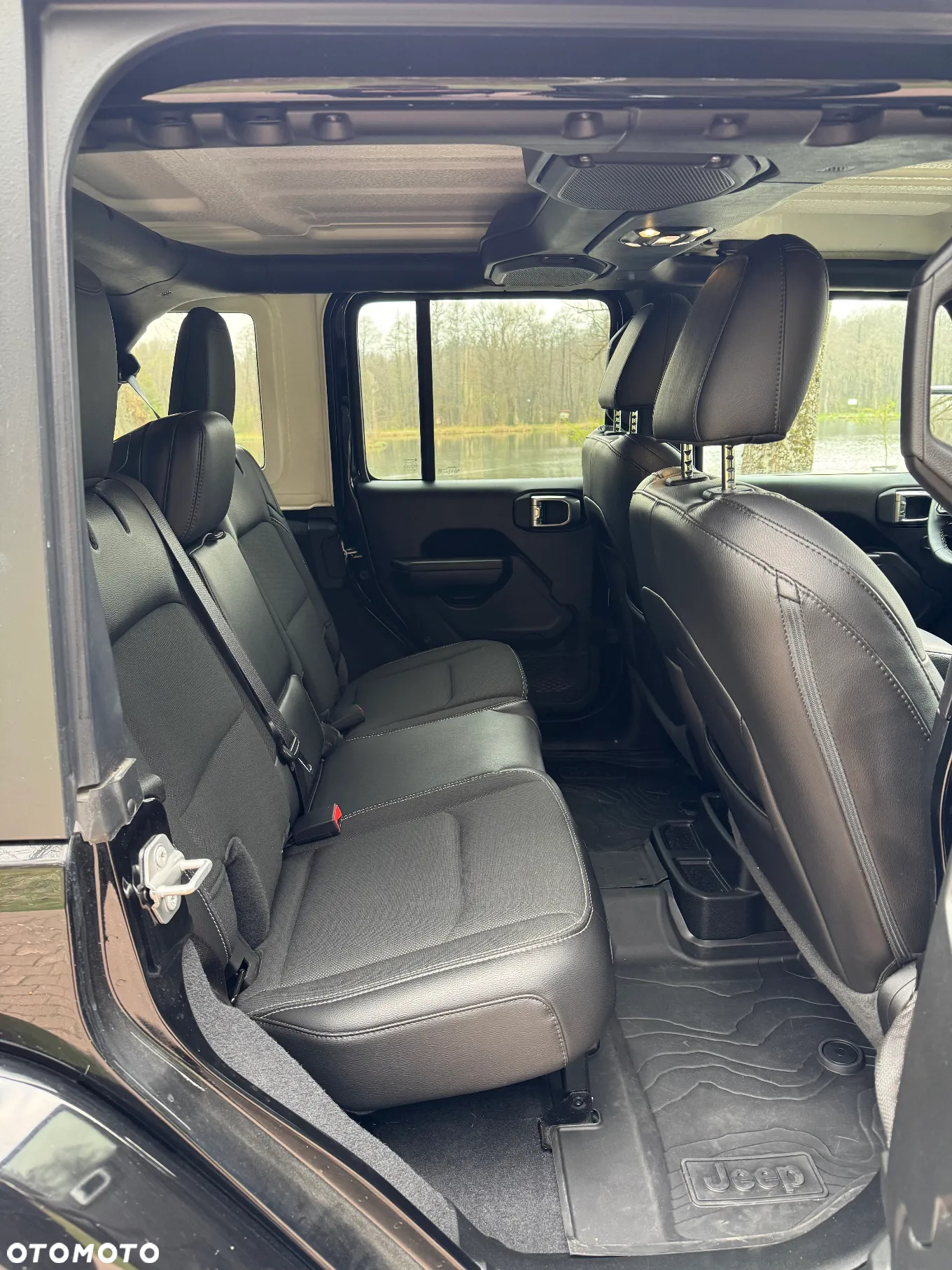 Jeep Wrangler - 24