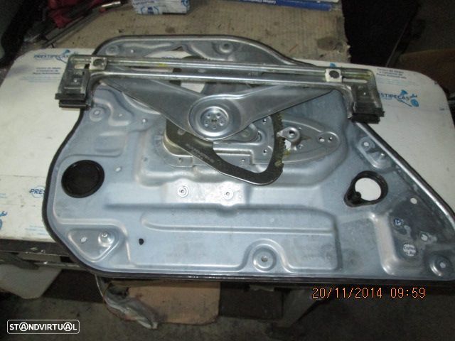 Elevador Sem Motor 8679083 VOLVO V50 2005 5P TD - 2