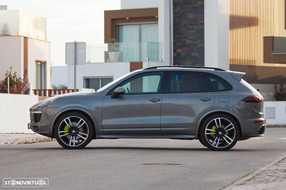 Porsche Cayenne S - 6