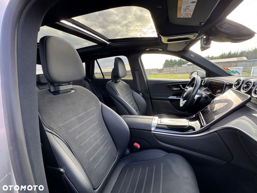 Mercedes-Benz GLC 300 4Matic 9G-TRONIC AMG Line Plus - 32