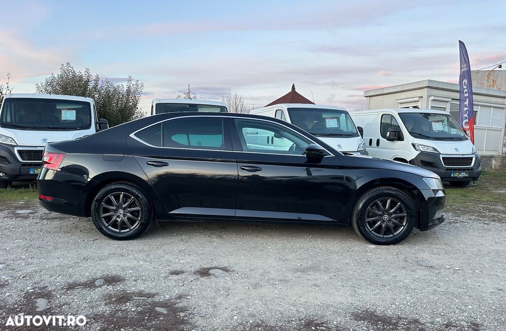 Skoda Superb 2.0 TDI DSG Premium Edition - 13