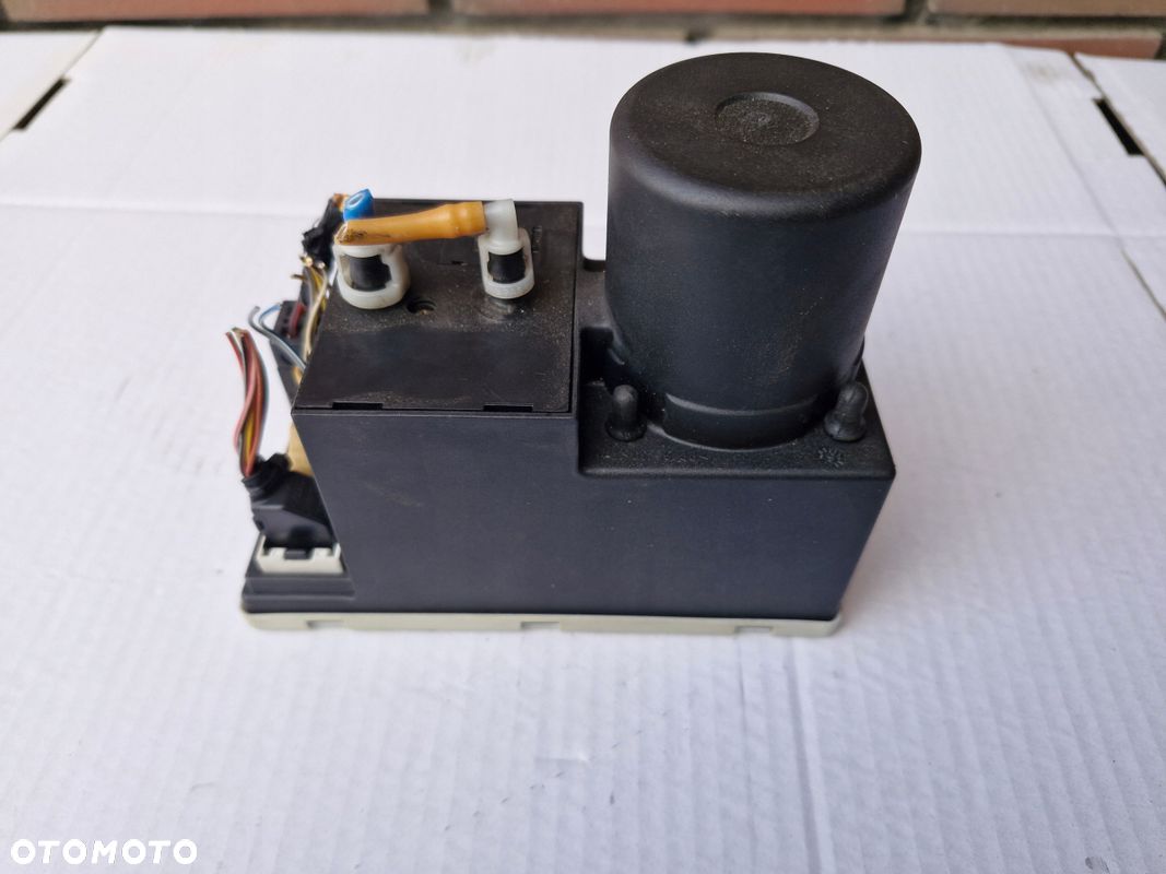 POMPA CENTRALNEGO ZAMKA AUDI A3 A4 B5 8L0862257E - 1