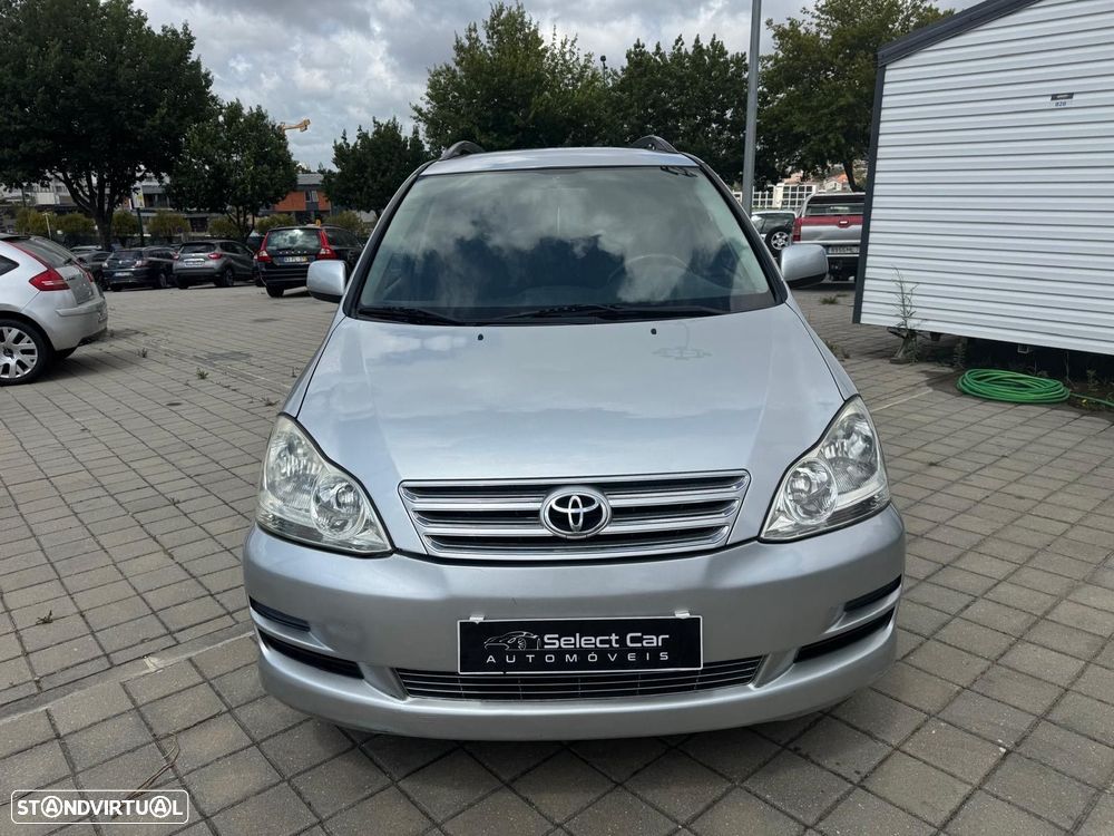 Toyota Avensis Verso 2.0 D-4D - 2
