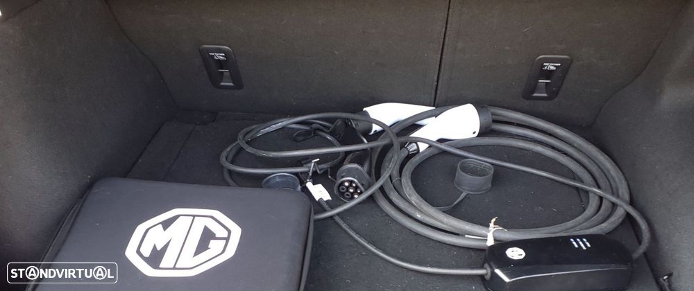 MG MG4 64 kWh Luxury - 12