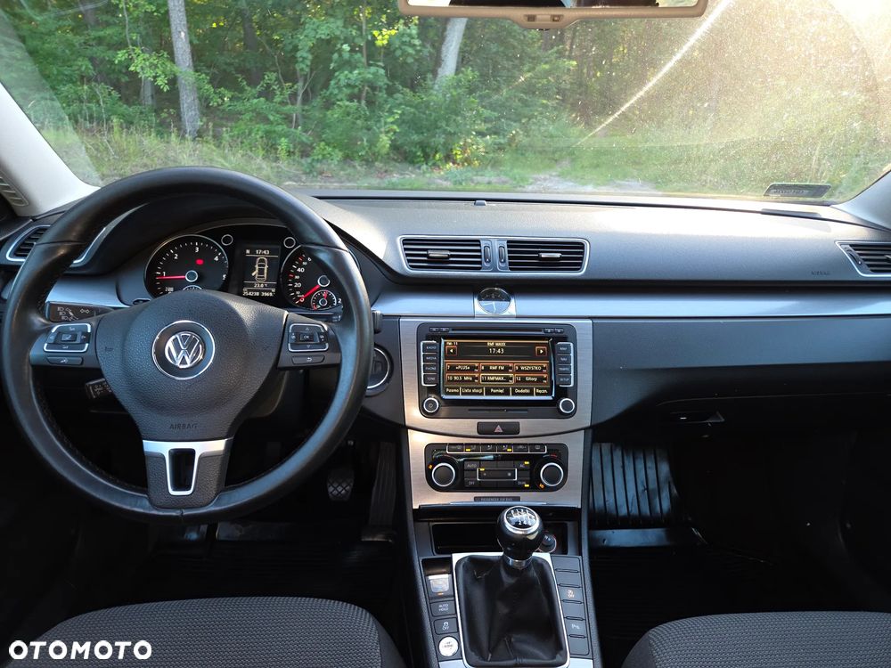 Volkswagen Passat 2.0 TDI DPF Comfortline - 11
