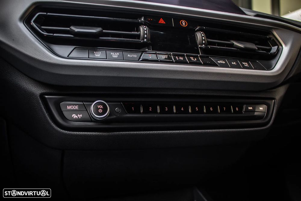 BMW 116 d Aut. Luxury Line - 23