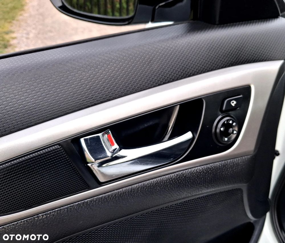 Hyundai Veloster 1.6 Premium - 27