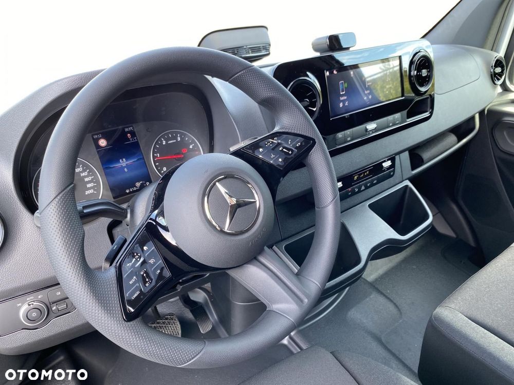 Mercedes-Benz Sprinter - 14