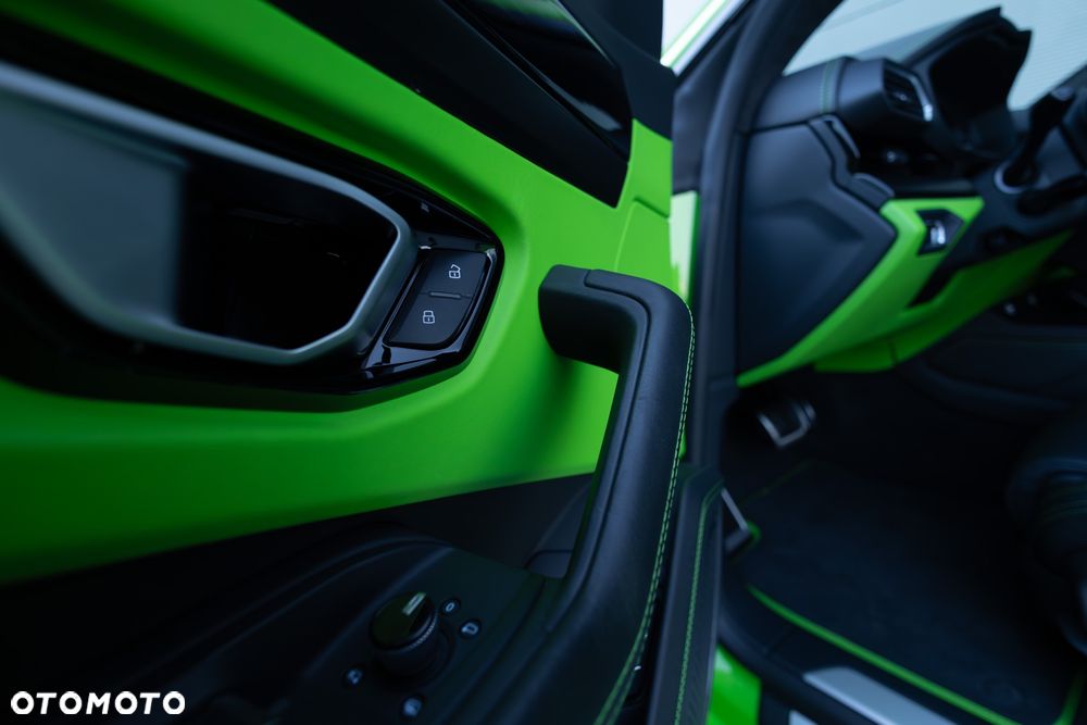 Lamborghini Urus Standard - 30