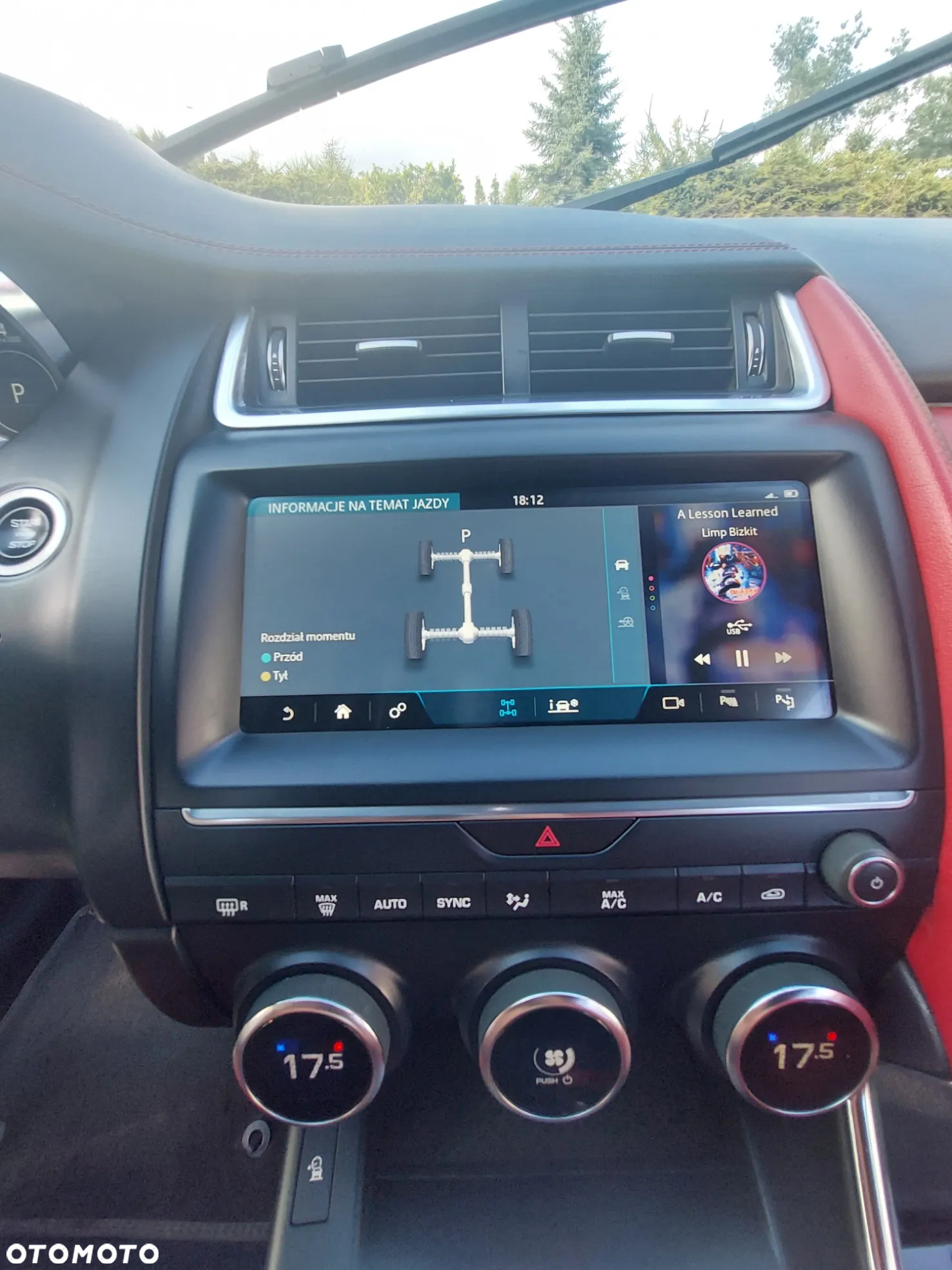 Jaguar E-Pace 2.0 i4P AWD R-Dynamic HSE - 16