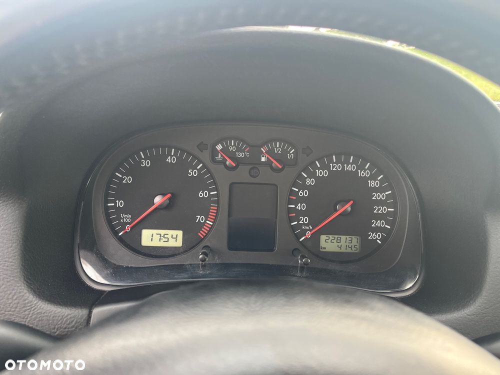 Volkswagen Golf 1.6 Highline - 11