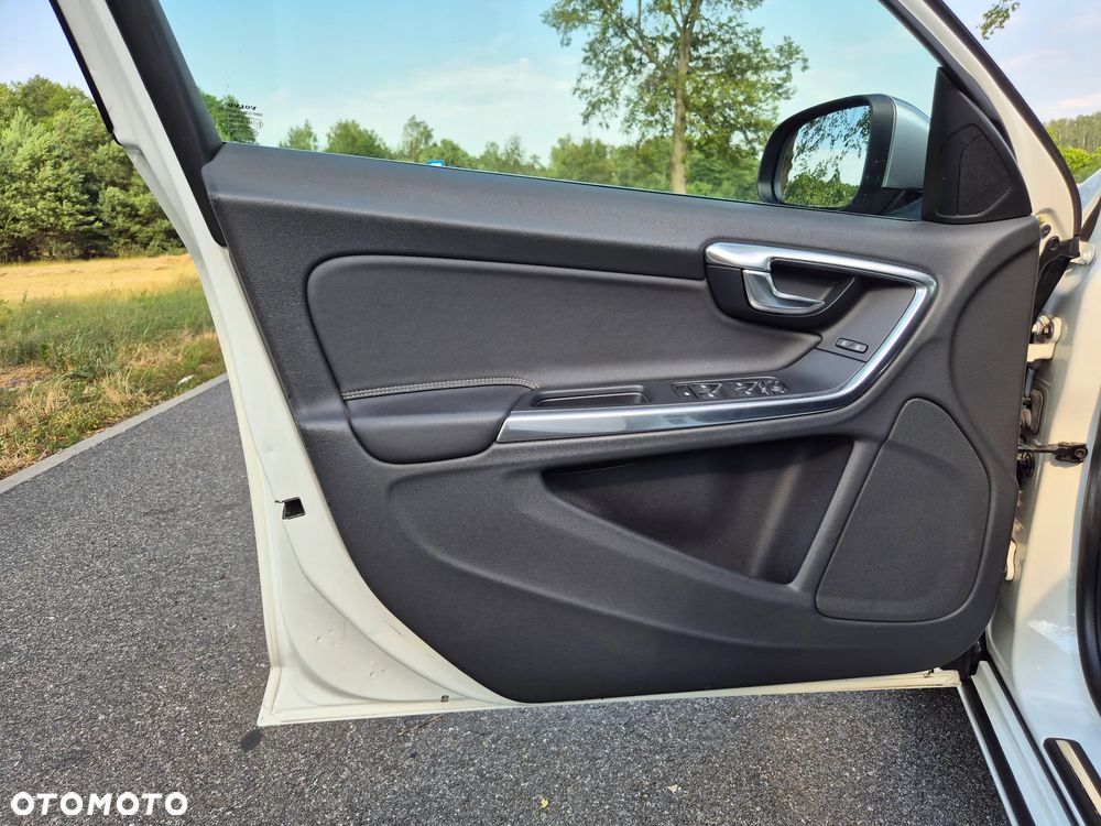 Volvo V60 D3 R-Design - 15