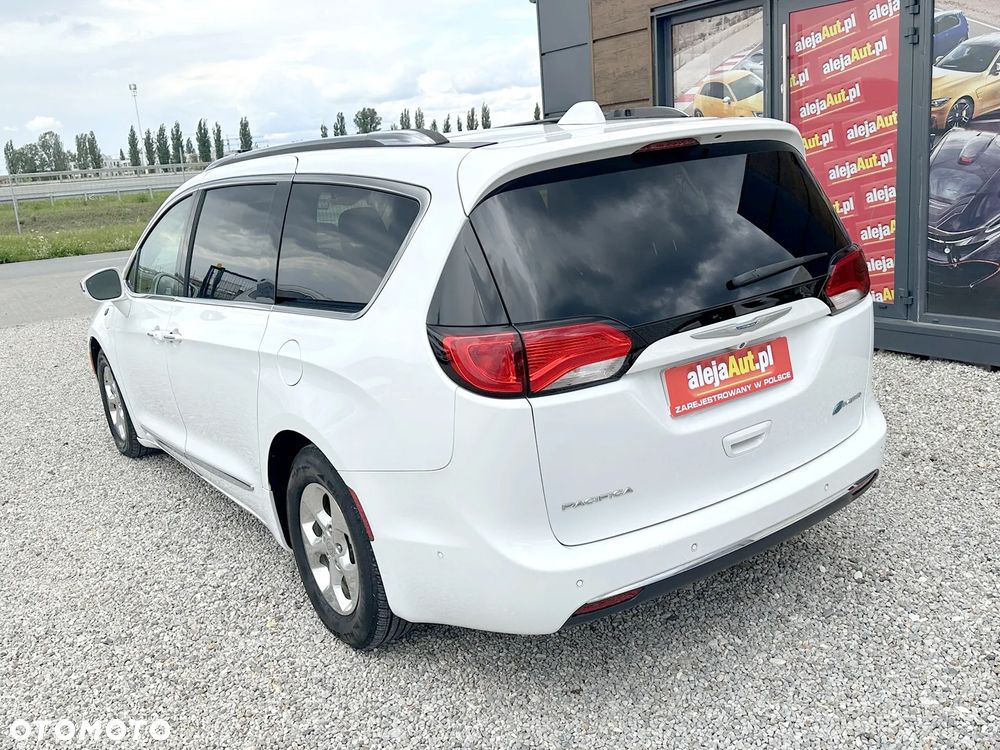 Chrysler Pacifica - 5