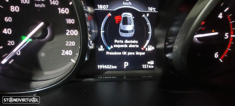 Land Rover Discovery Sport 2.0 D AWD R-Dynamic S - 25