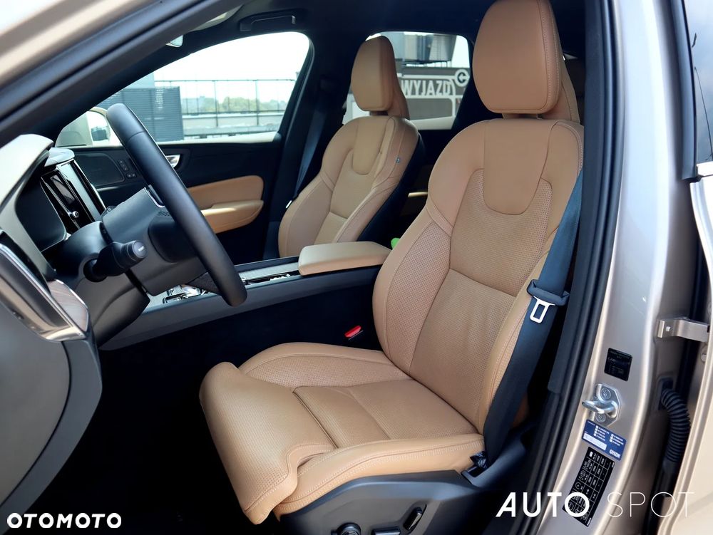 Volvo XC 60 B4 B Plus Bright - 16