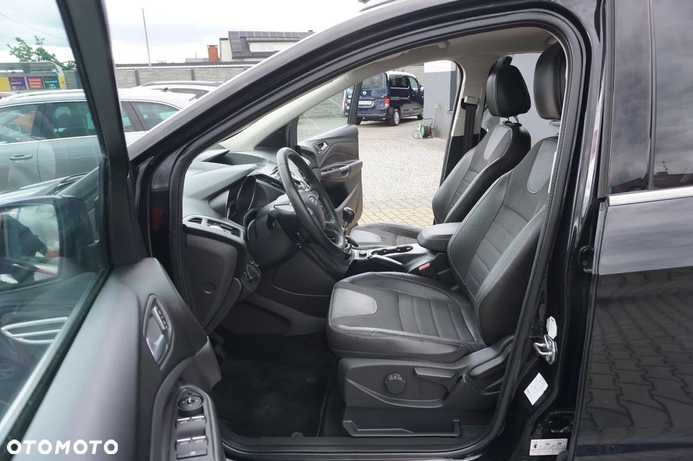 Ford Kuga 2.0 TDCi 2x4 Titanium - 19