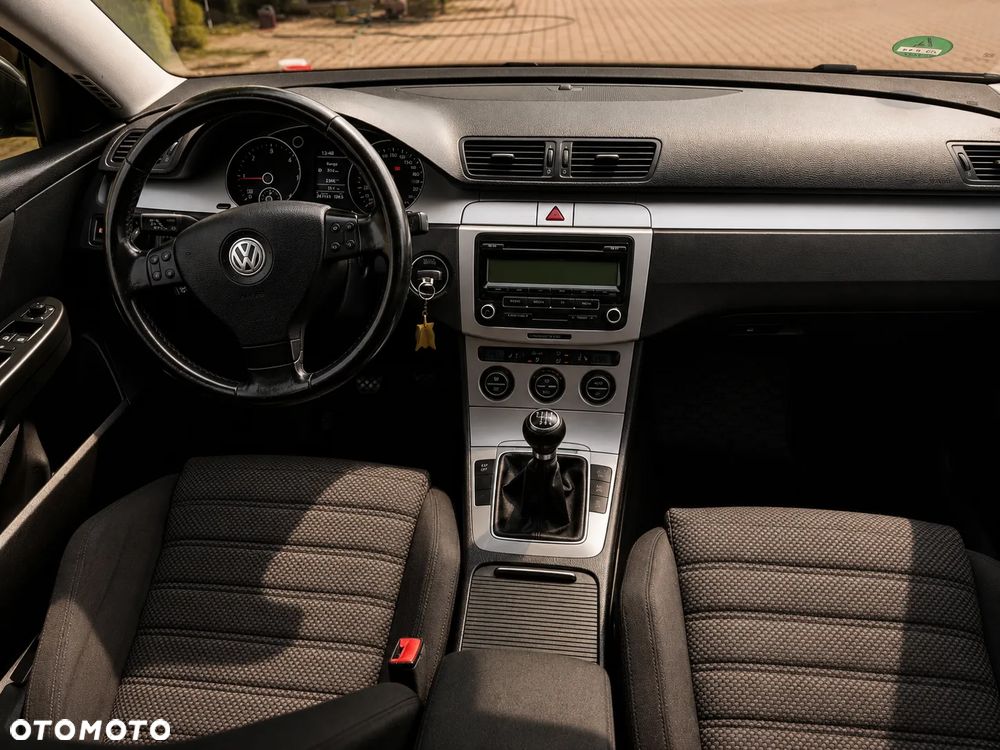 Volkswagen Passat 2.0 TDI DPF BlueMotion Technology Comfortline - 6