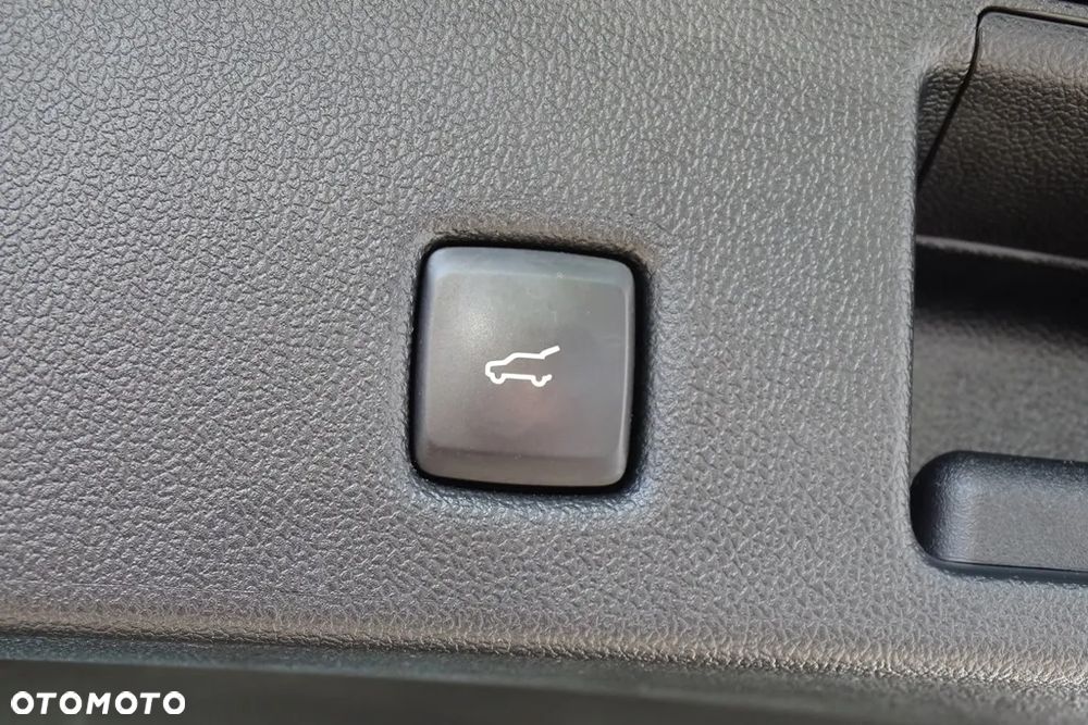 Ford Kuga 2.5 Duratec FHEV 4x4 TITANIUM X - 32
